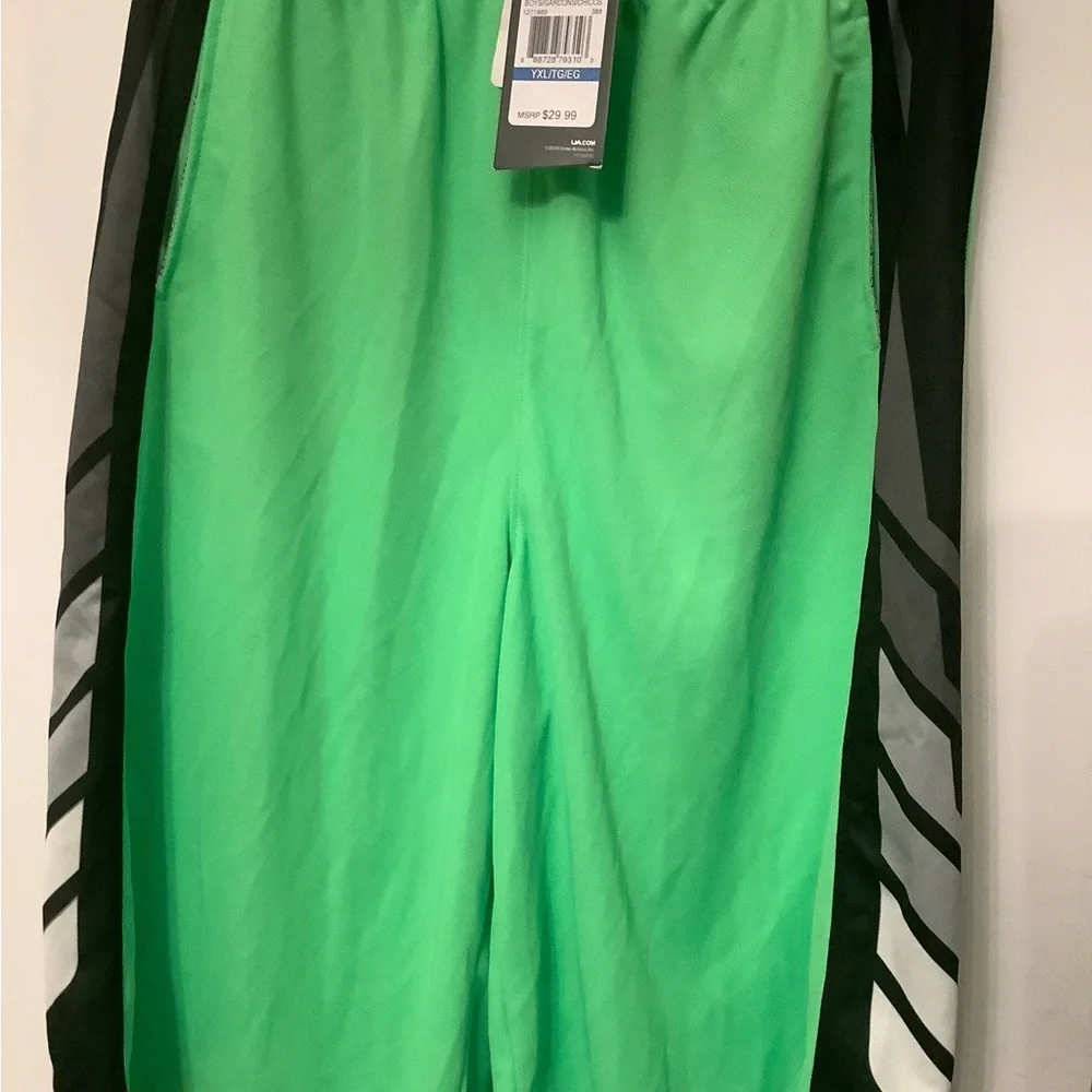 NWT Boy’s Under Armour Heat Gear Shorts